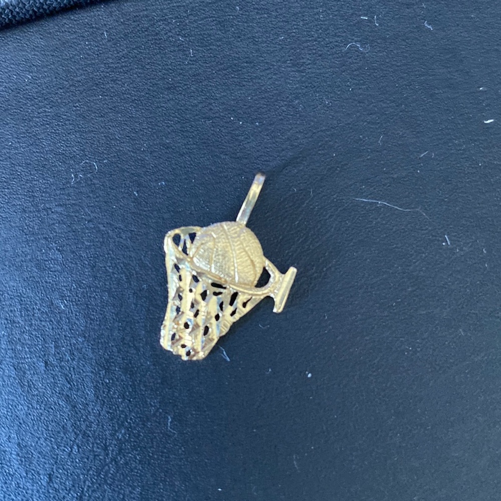 14ct gold basketball charm